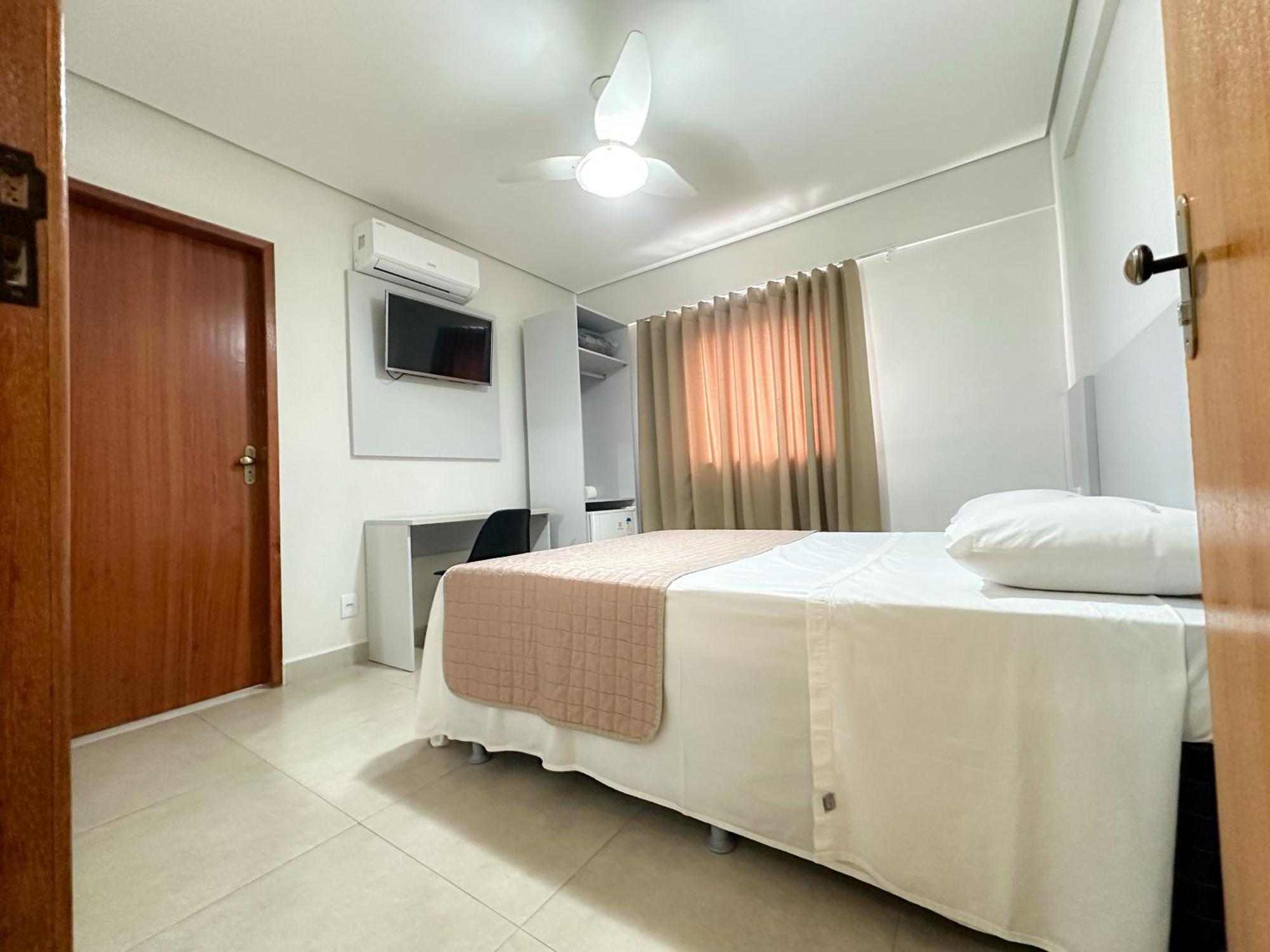 Hotel Milenio Понте Нова Екстериор снимка